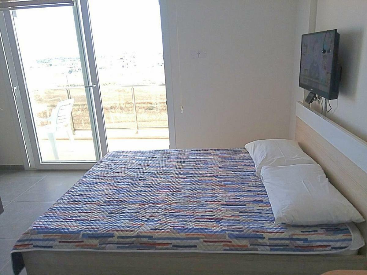 Long Beach Holiday Apartments Trikomo Екстер'єр фото
