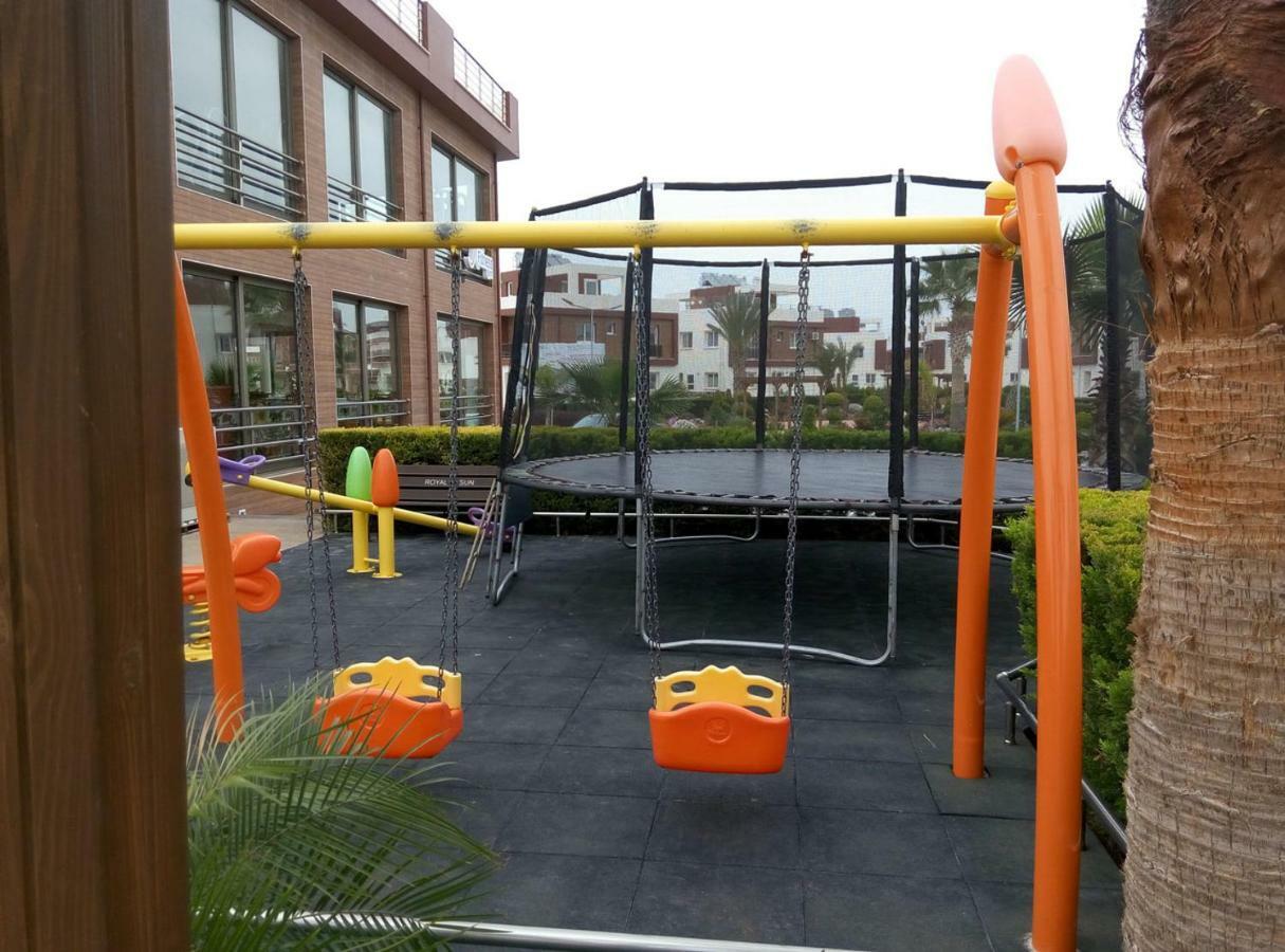 Long Beach Holiday Apartments Trikomo Екстер'єр фото