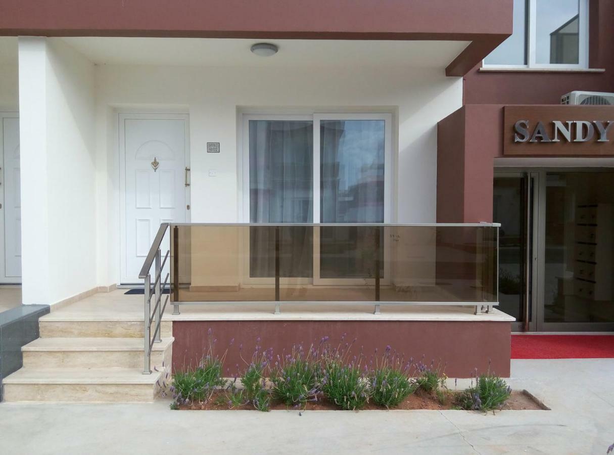 Long Beach Holiday Apartments Trikomo Екстер'єр фото